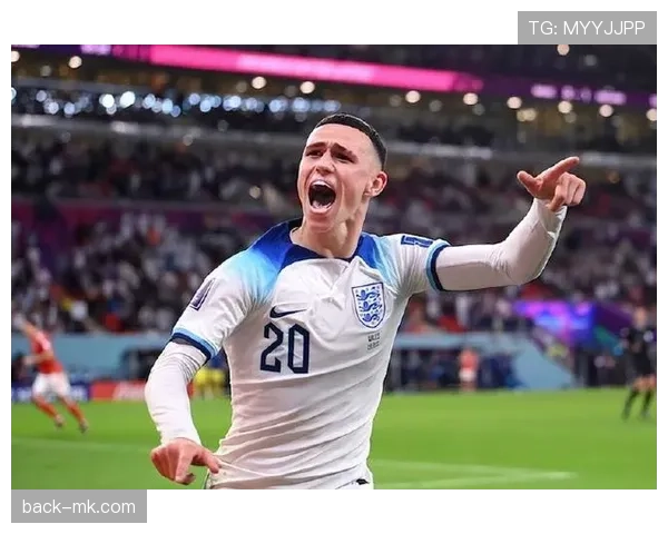 荷兰阿克右后卫状态火热,欧洲豪门争相关注 荷兰阿克右后卫状态火热,欧洲豪门争相关注