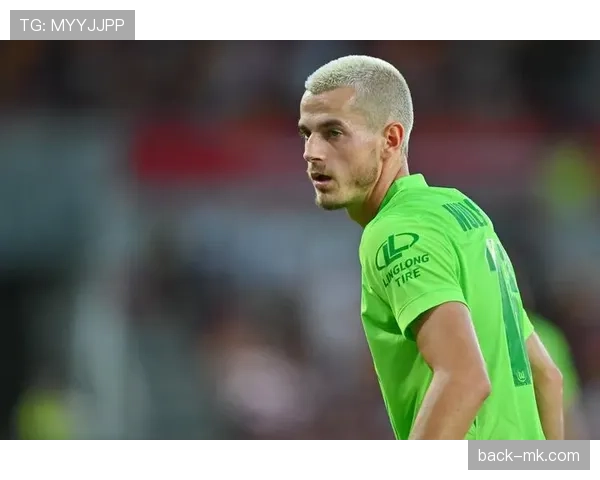 波兰齐林斯基中场