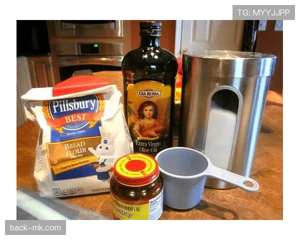 贝林厄姆家的冰箱里只放蛋白粉和冰水